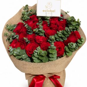 Ramo de 24 Rosas y Bombones en forma de corazon
